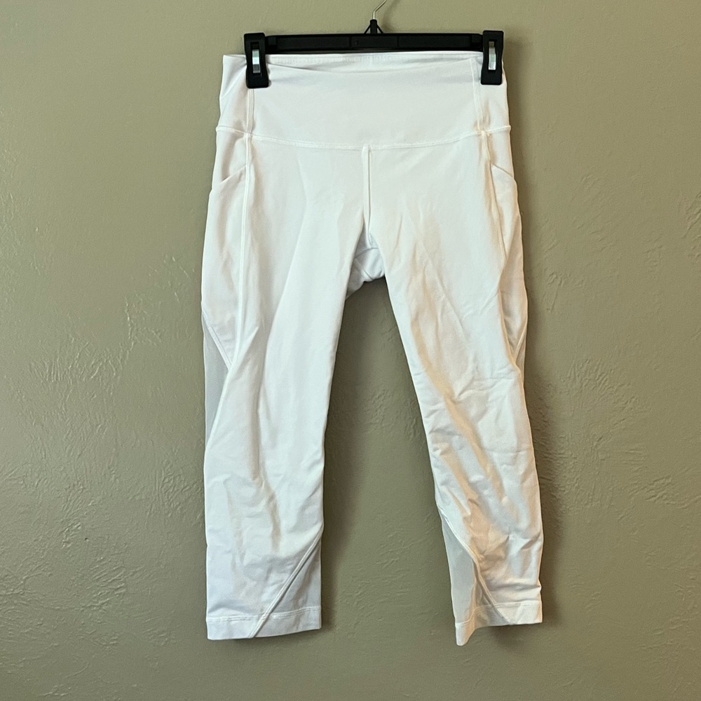 LULULEMON white mesh cut out athletic capri leggings with pockets size 6